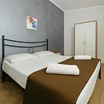 Etnapartment 4 アパート