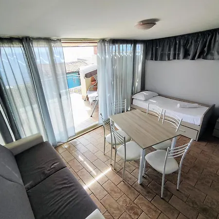 Etnapartment 4 *